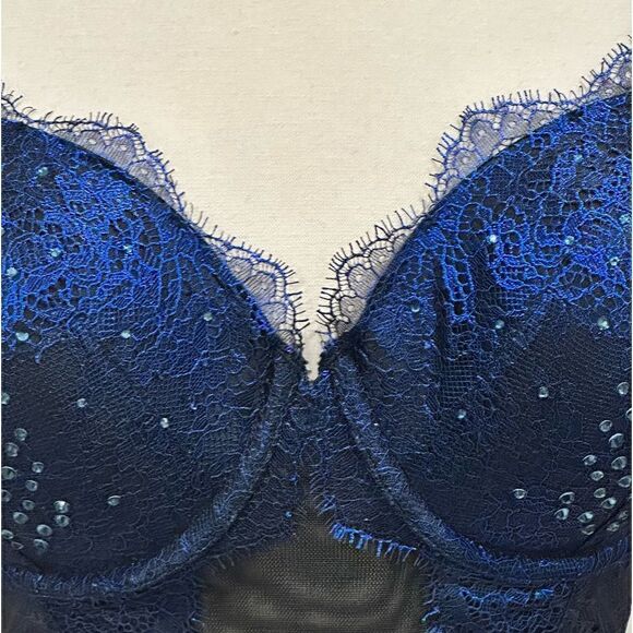 Victoria’s Secret Lightly Lined  Rhinestone Lace Balconette Bra in the Size 34DD - Picture 8 of 8